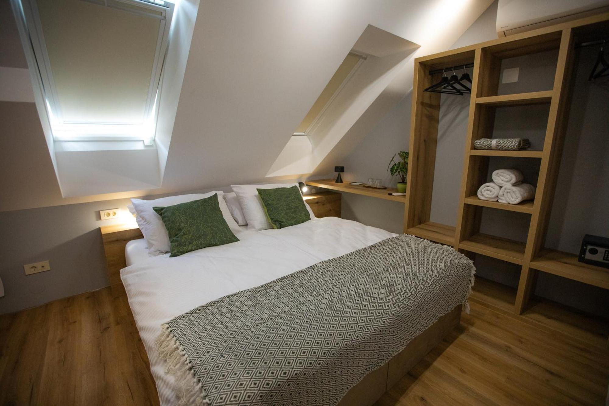 Hisa Trelc- Sobe Hotel Komenda ภายนอก รูปภาพ